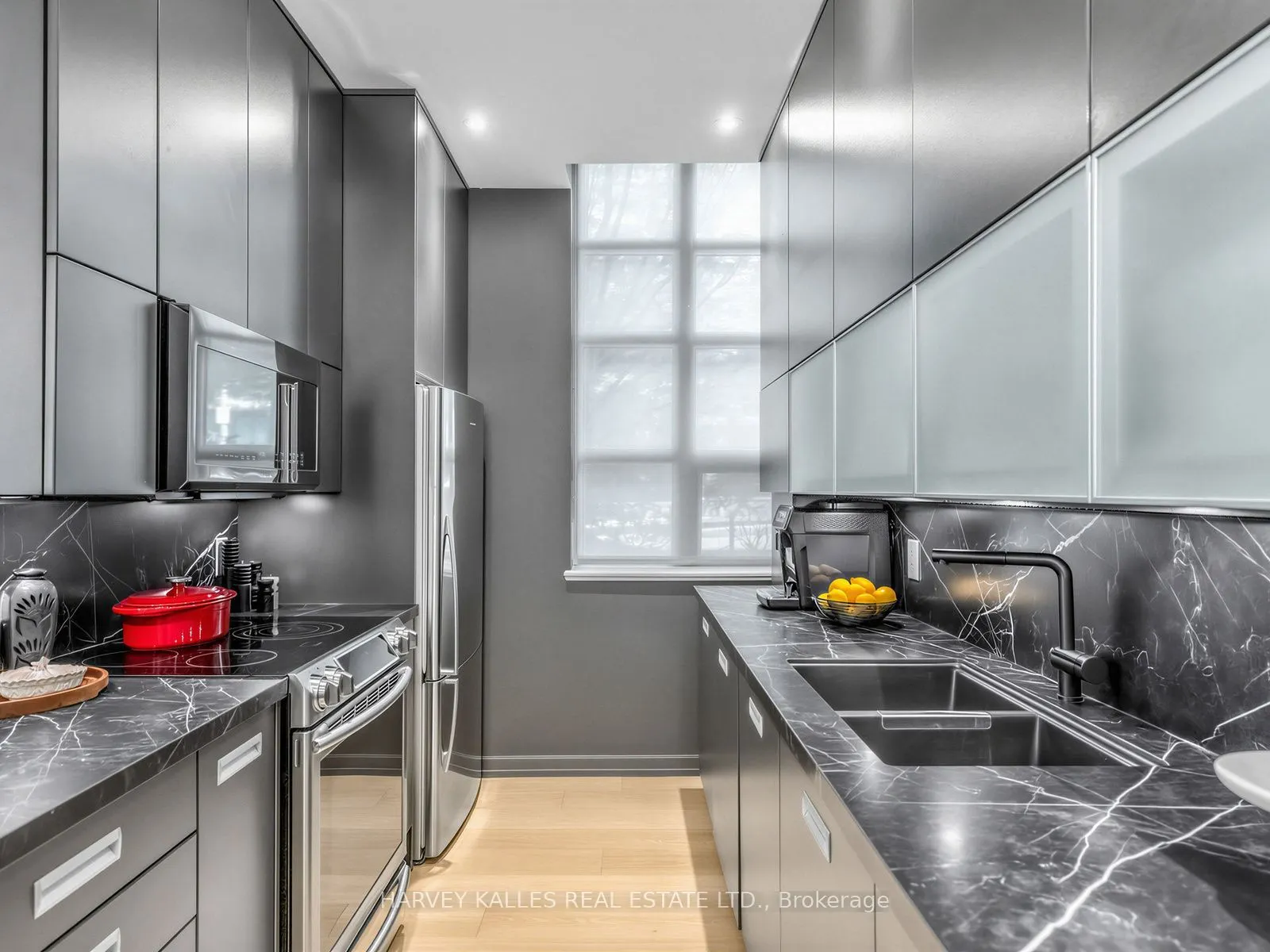 380 Macpherson Avenue #106
