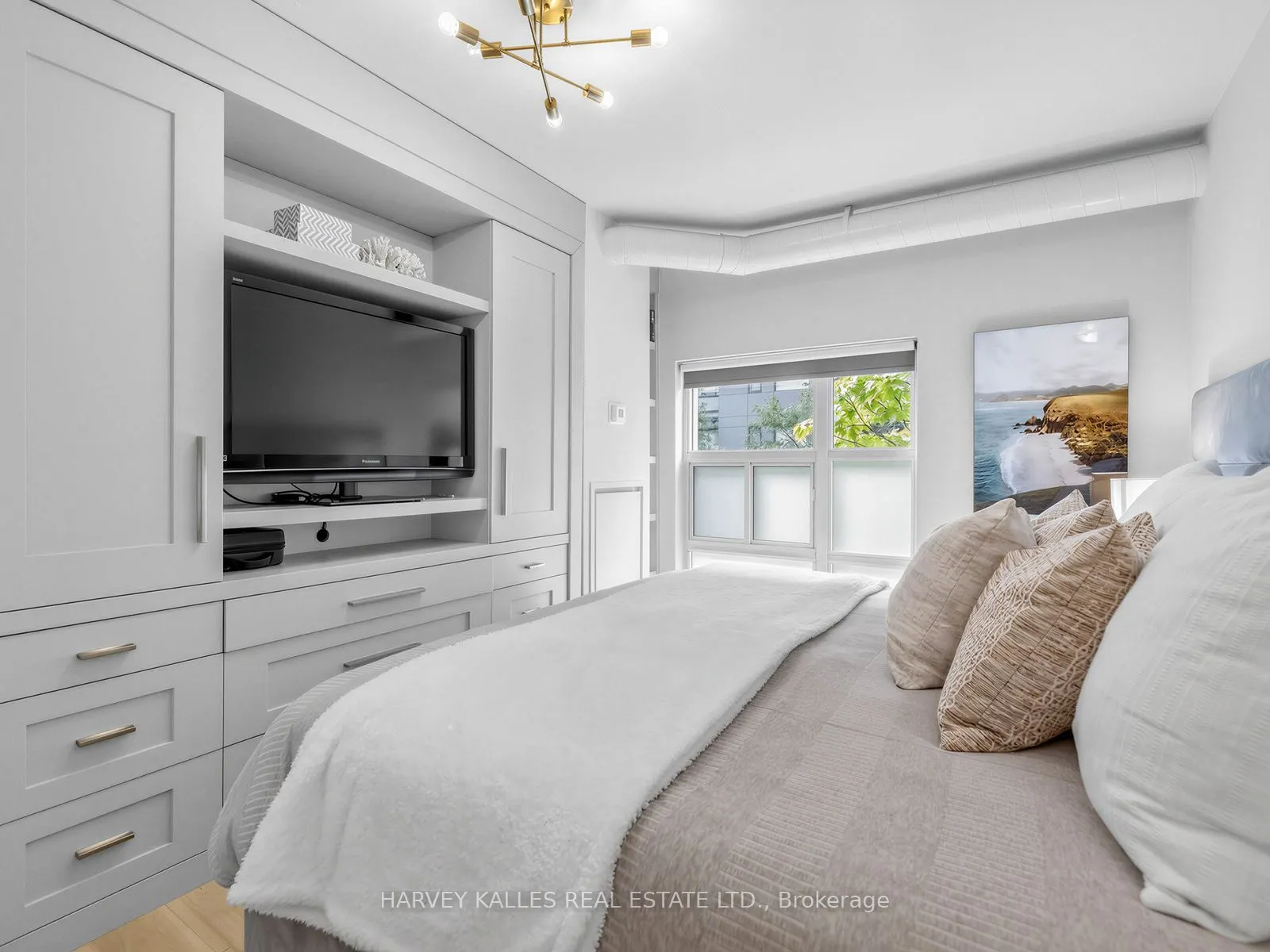 380 Macpherson Avenue #106