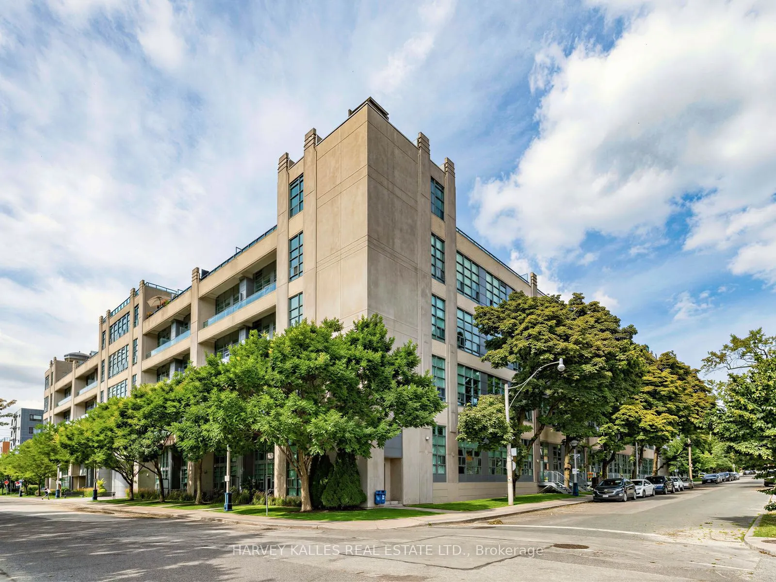 380 Macpherson Avenue #106