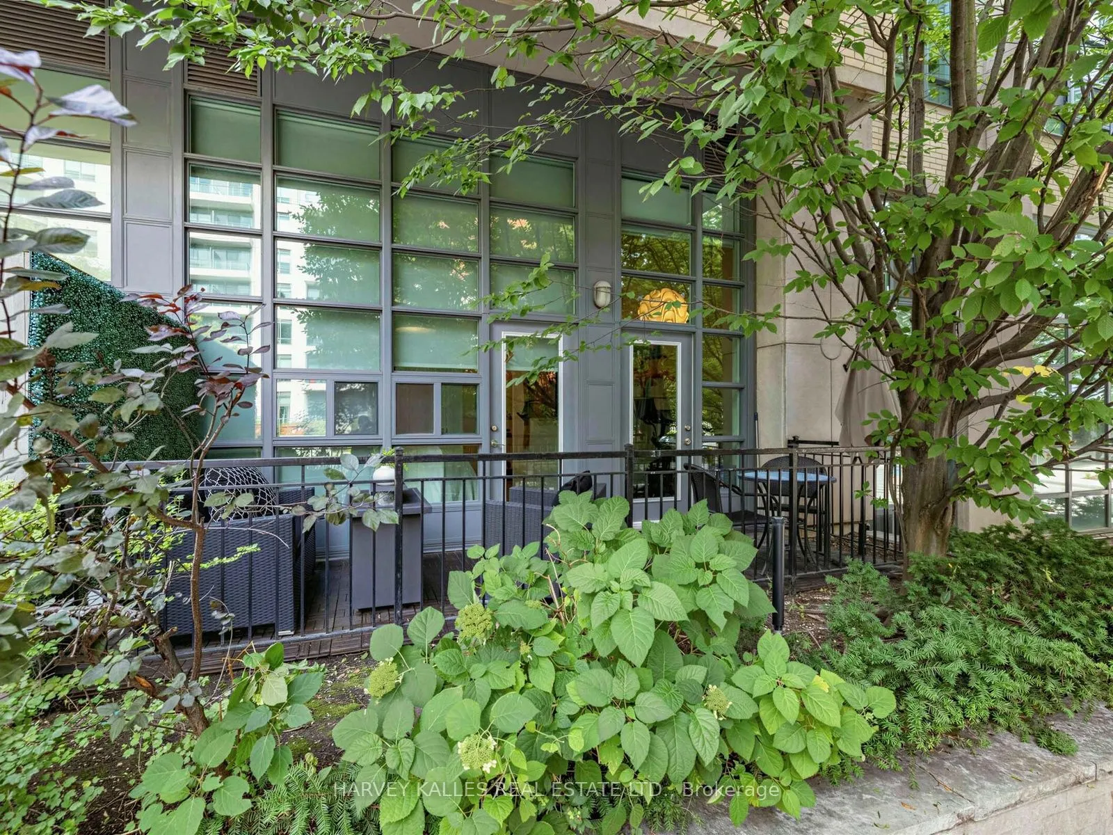 380 Macpherson Avenue #106