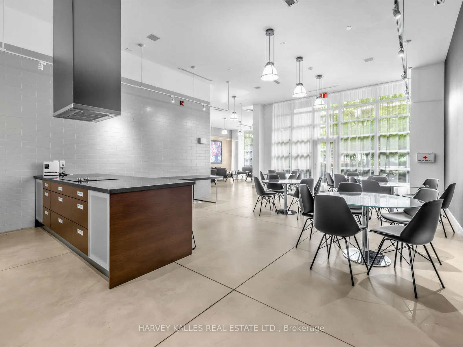 380 Macpherson Avenue #106