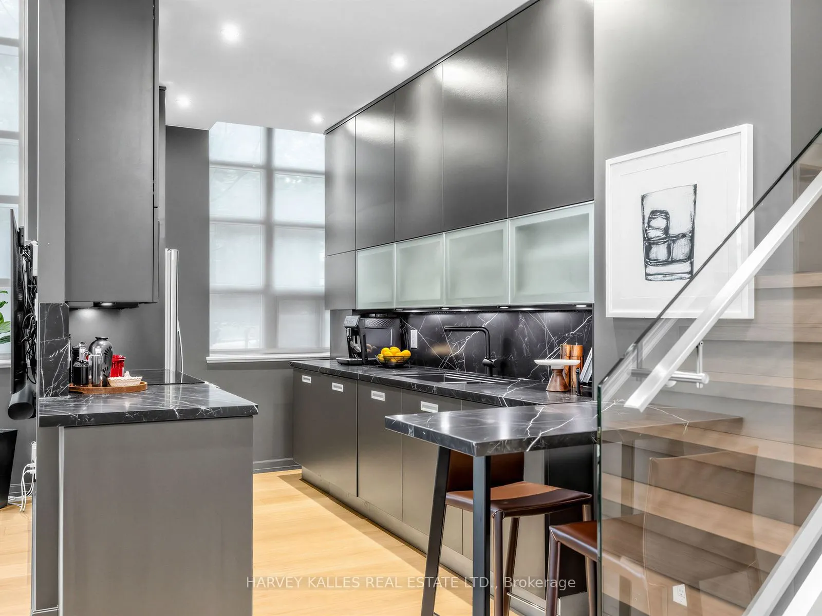 380 Macpherson Avenue #106