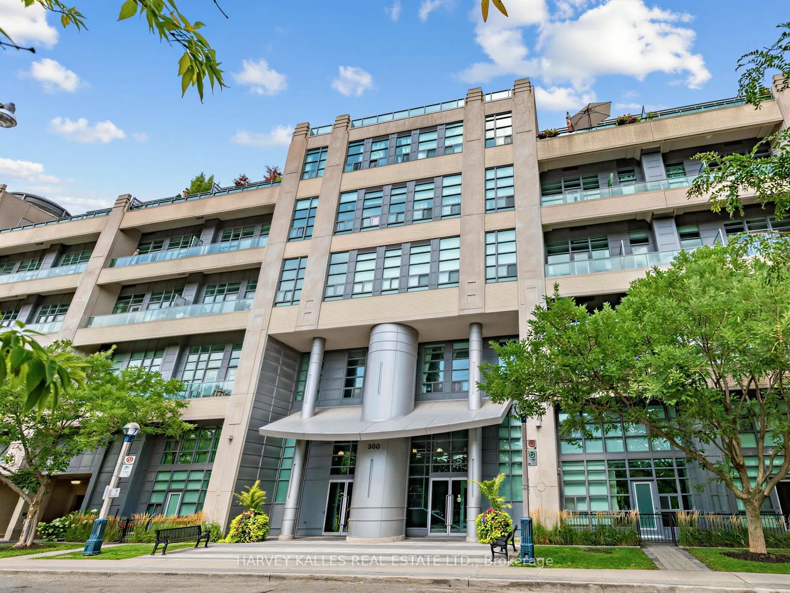 380 Macpherson Avenue #106