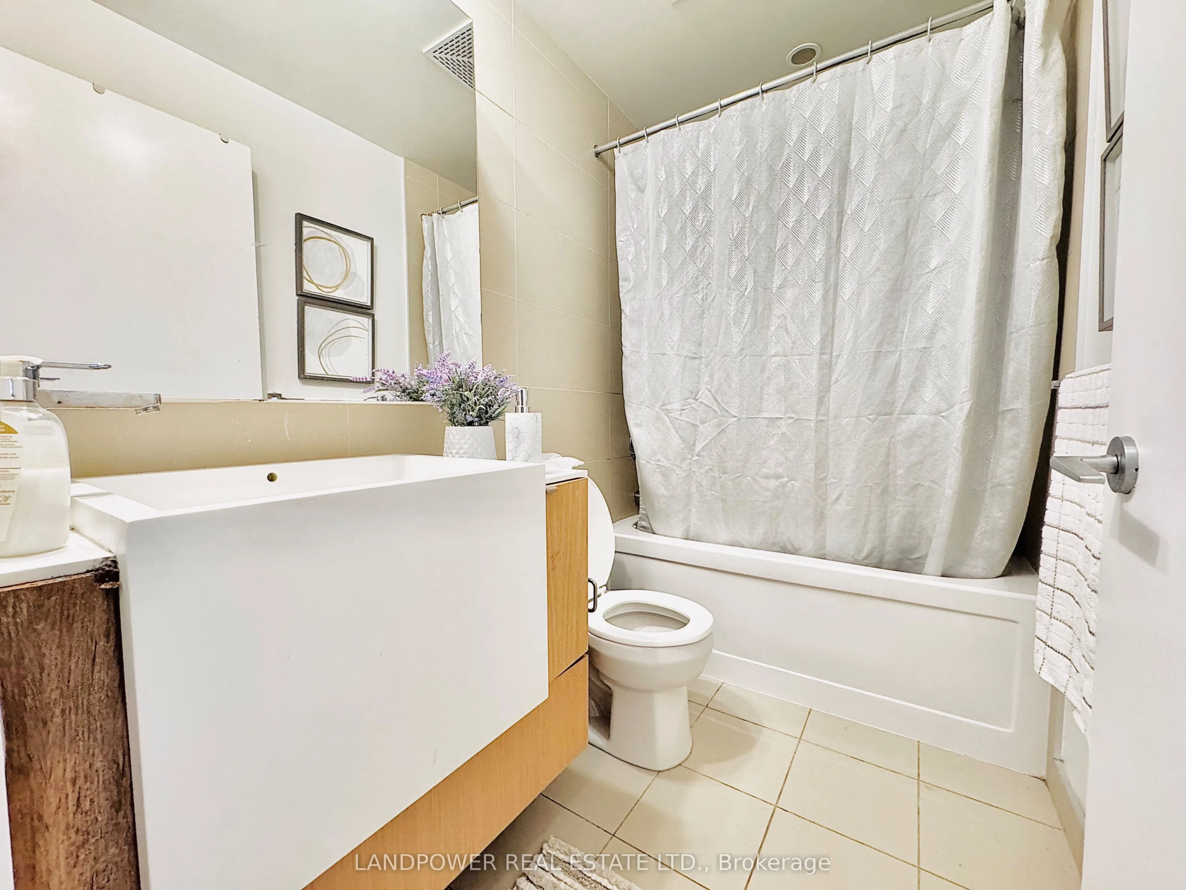 21 Iceboat Terrace #3807