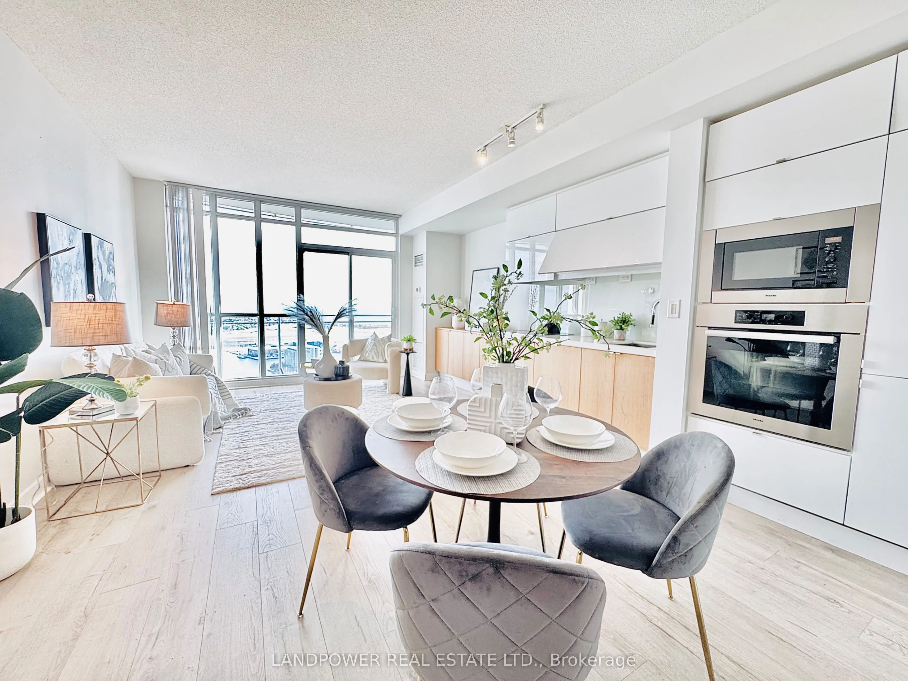 21 Iceboat Terrace #3807