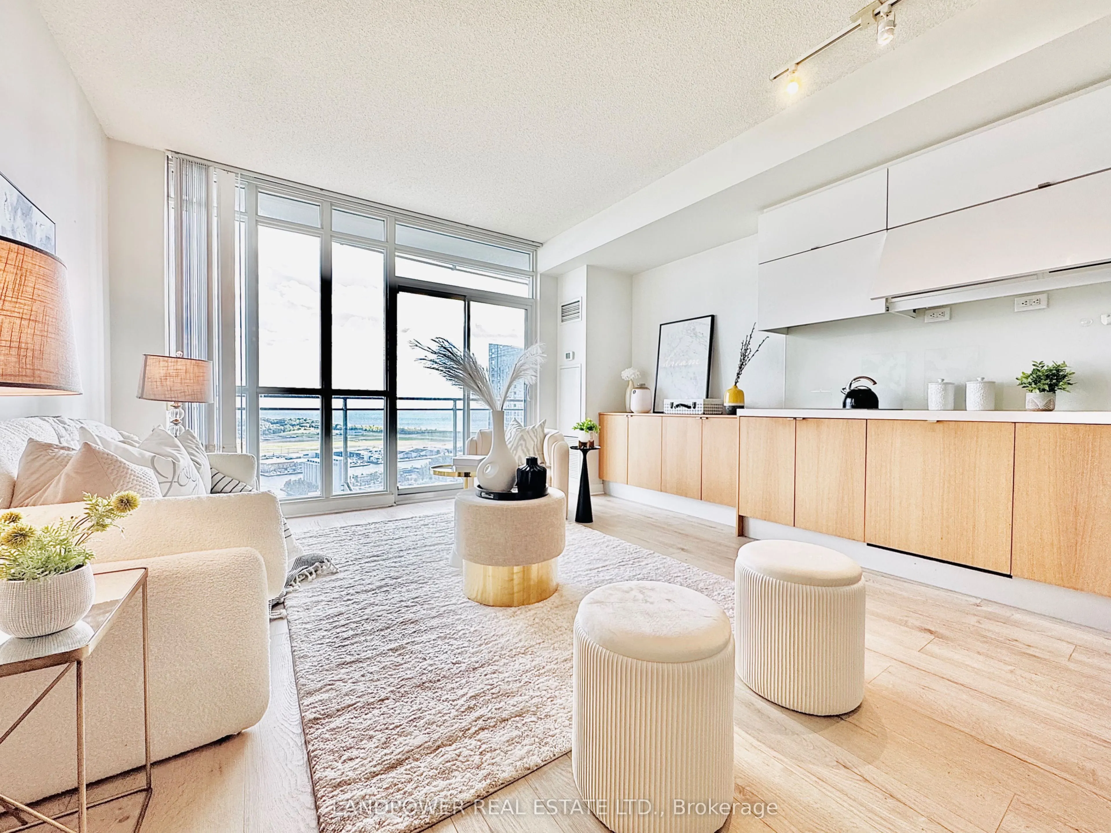 21 Iceboat Terrace #3807