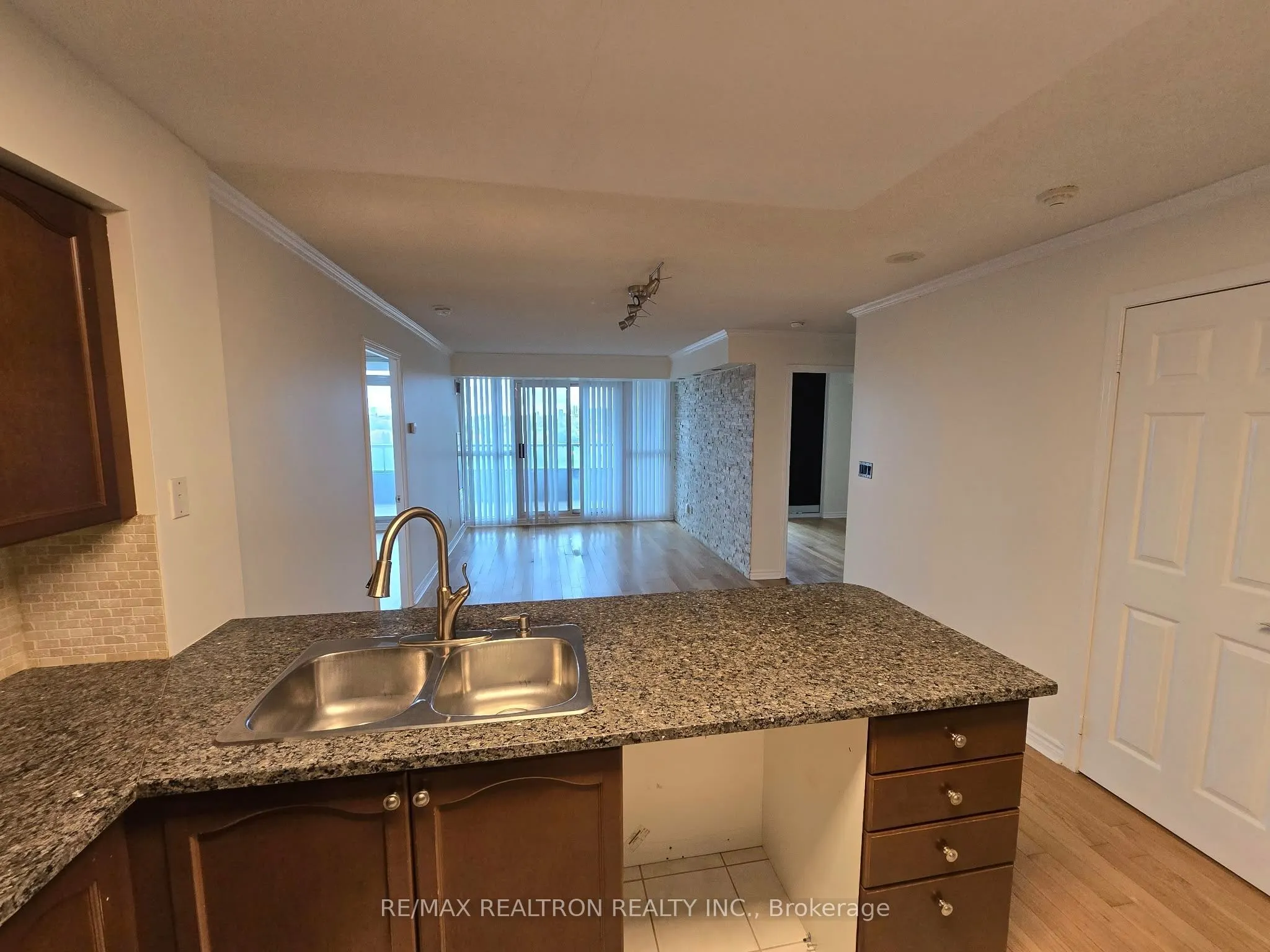 18 Spring Garden Avenue #1107