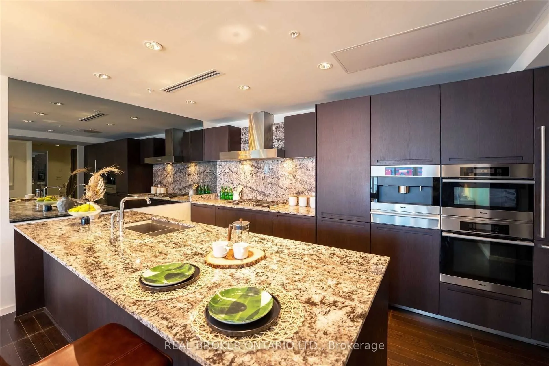 180 University Avenue #3307