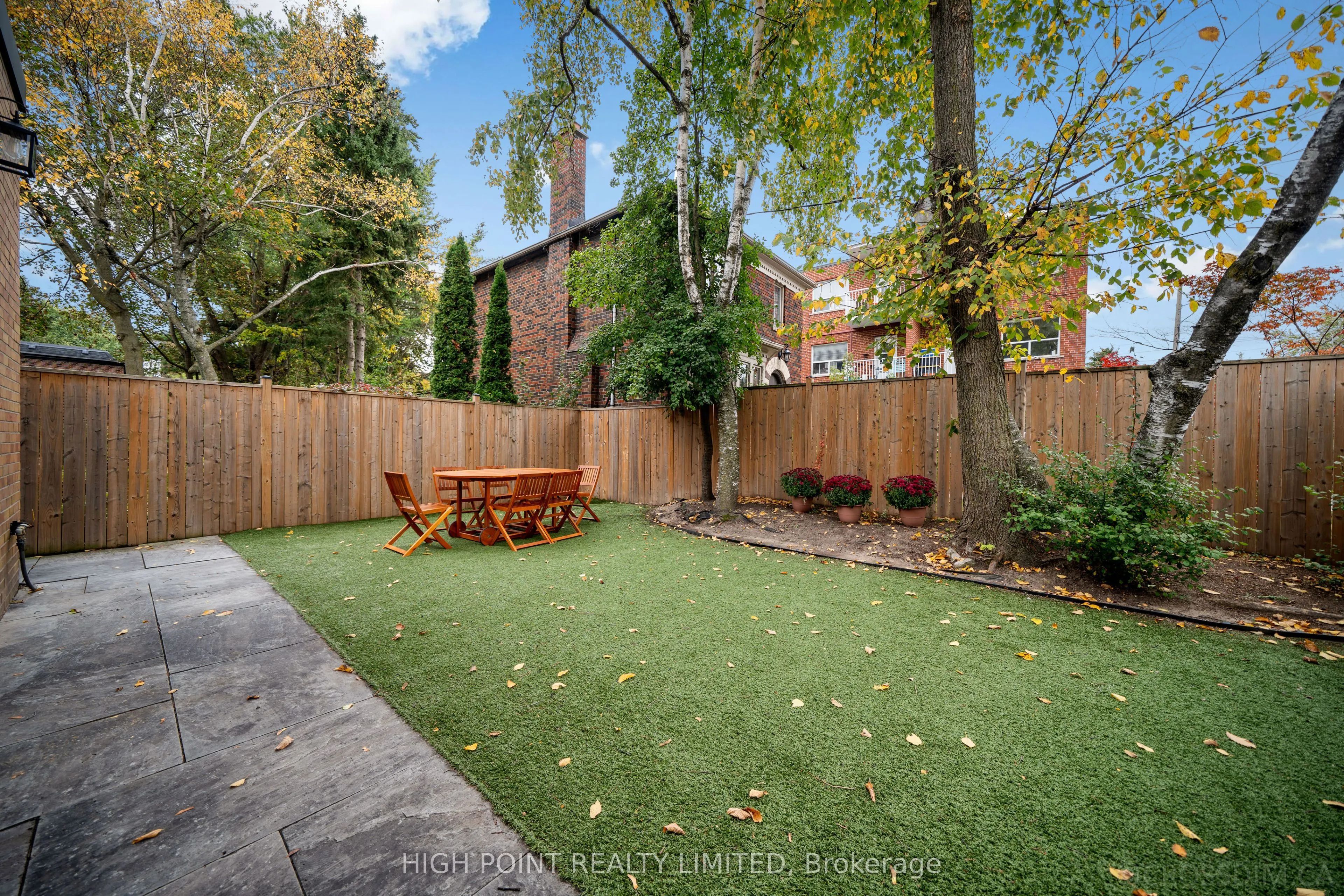 50 Leadale Avenue