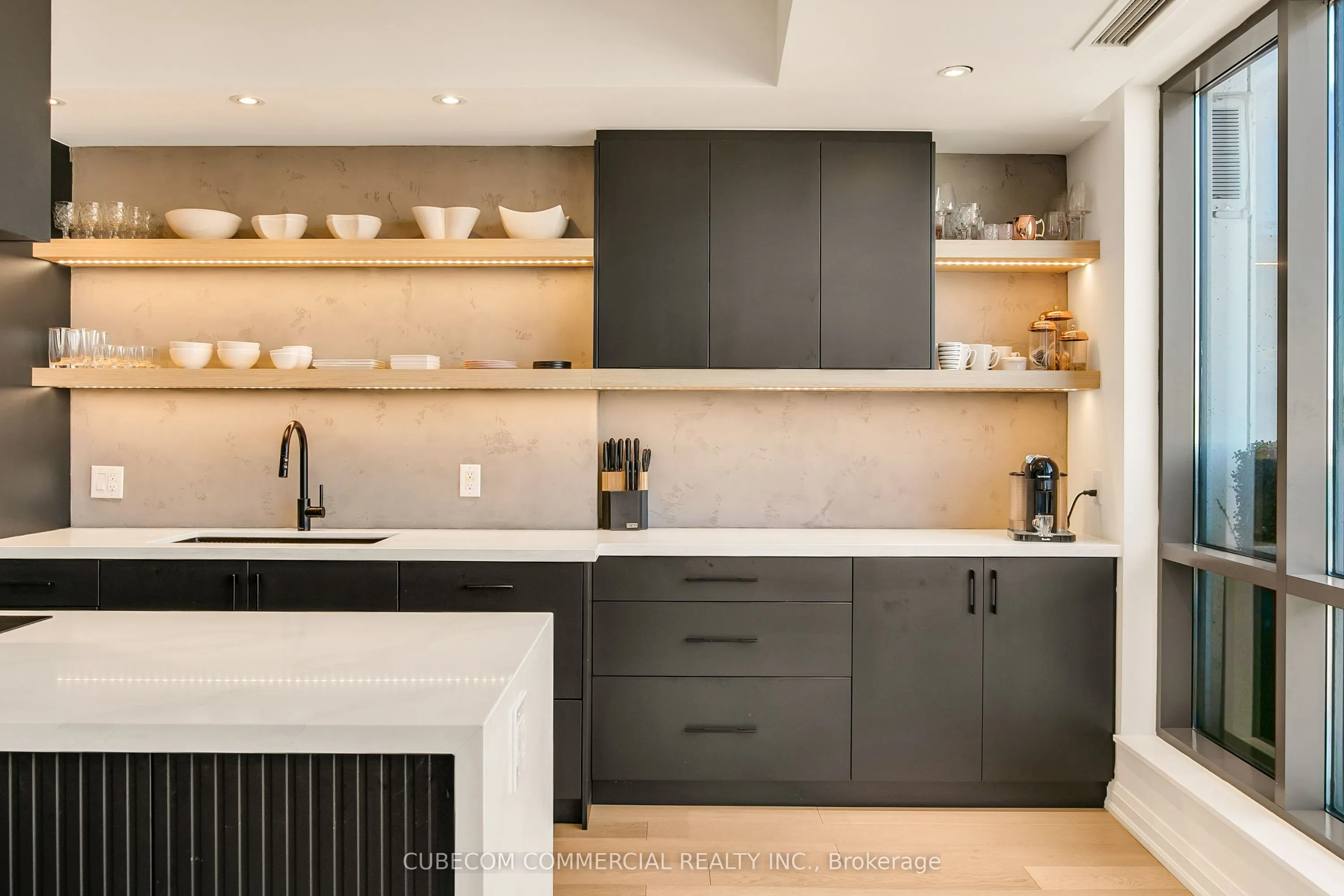 3 McAlpine Street #PH 903