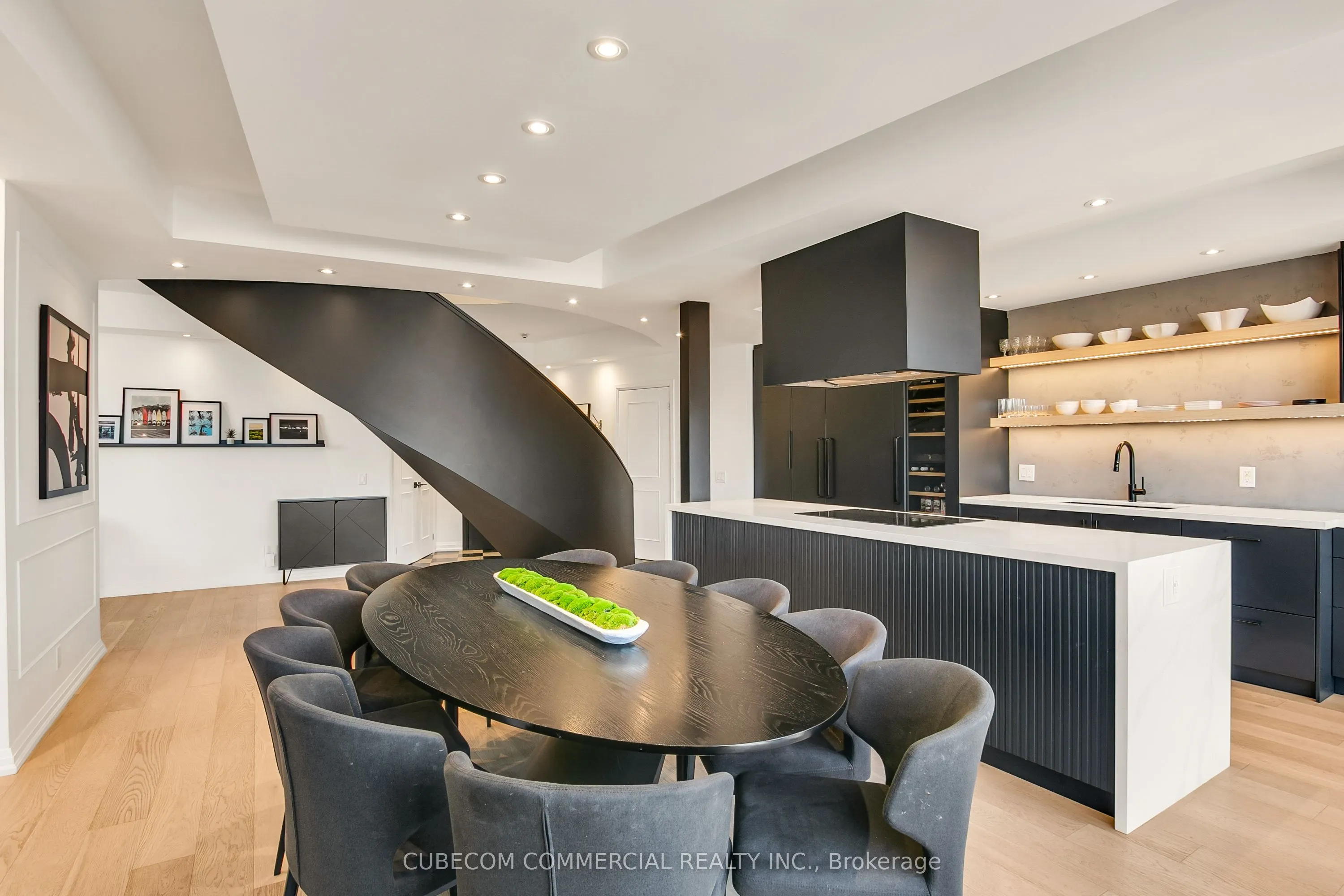 3 McAlpine Street #PH 903
