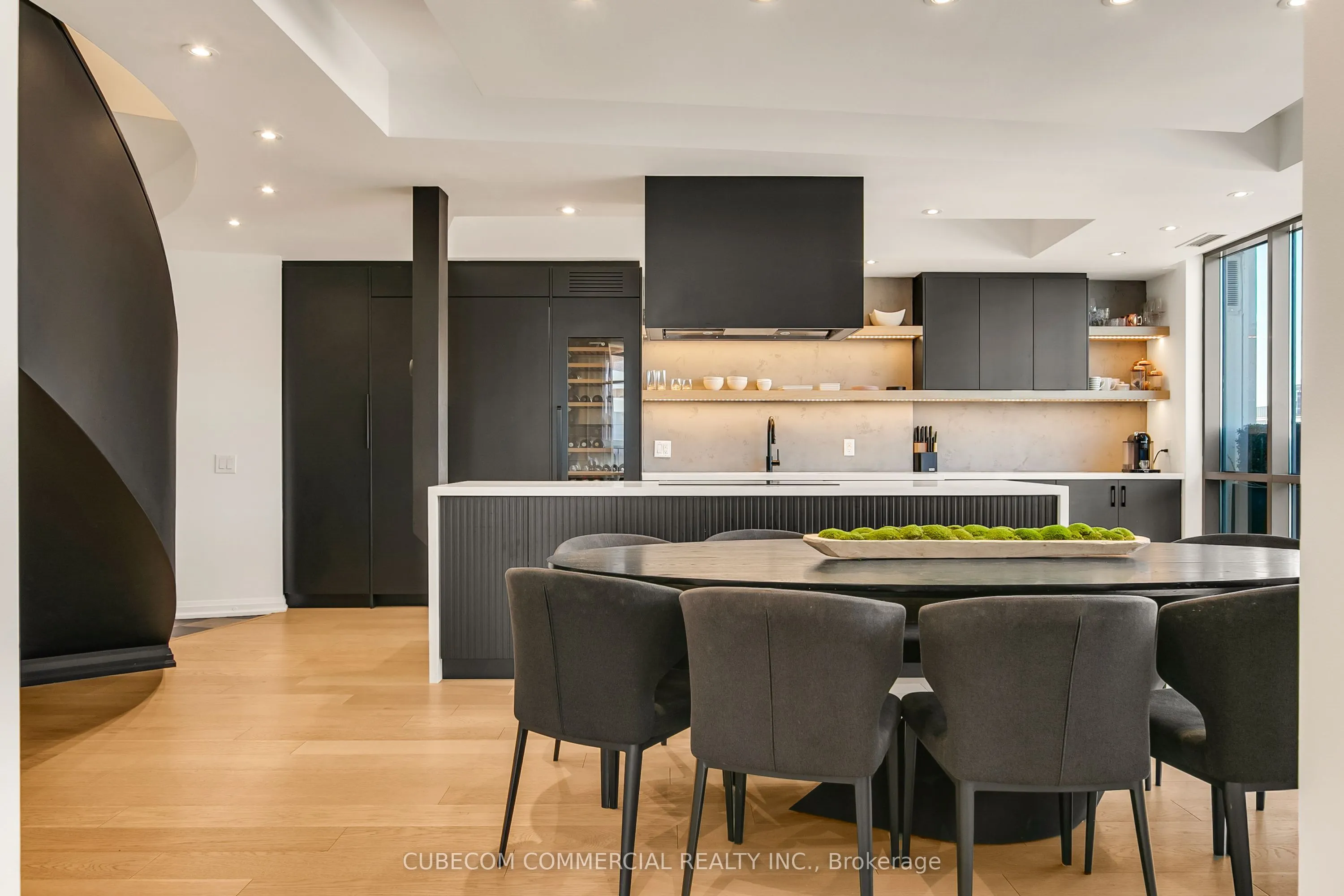 3 McAlpine Street #PH 903
