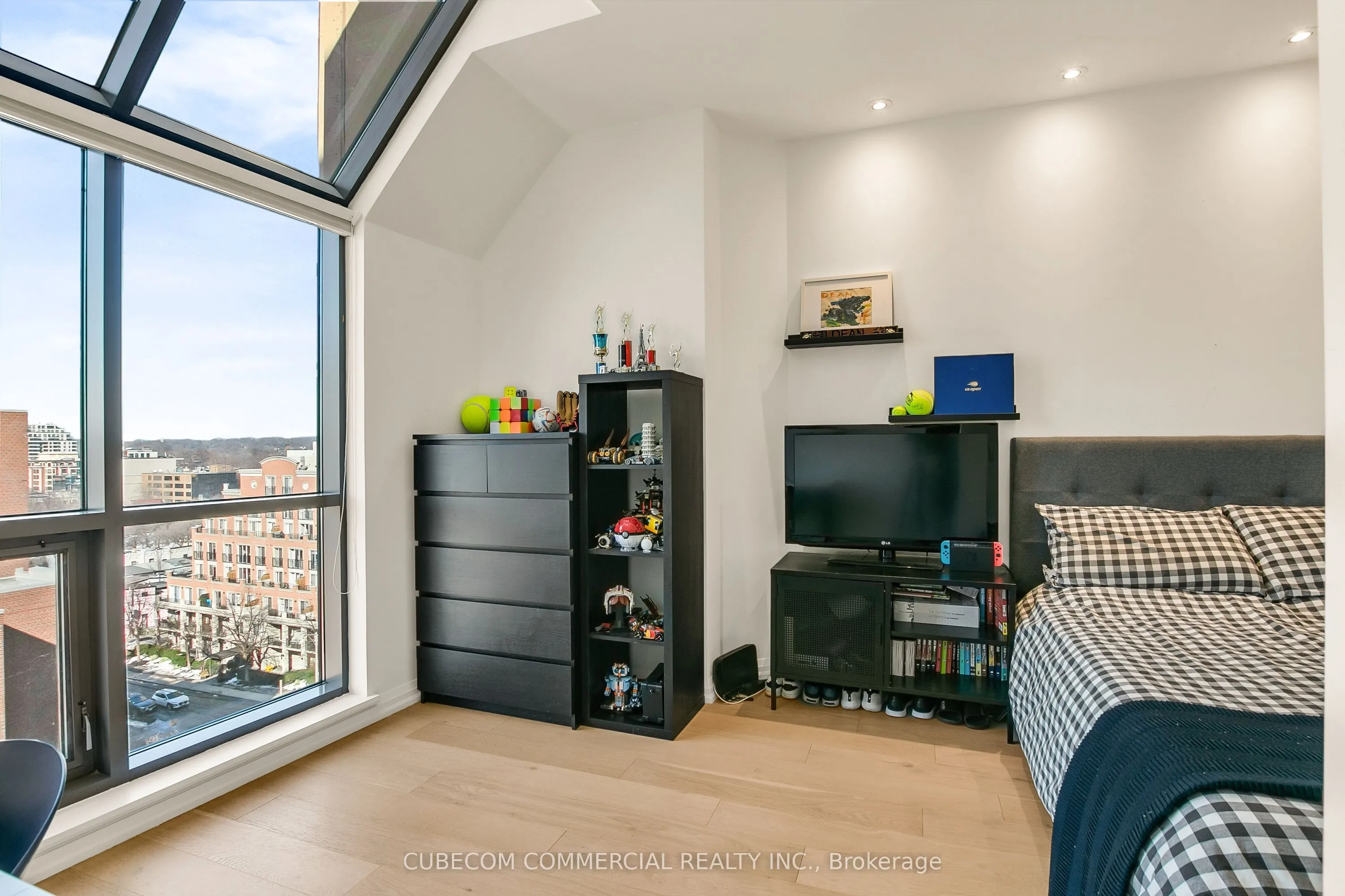 3 McAlpine Street #PH 903