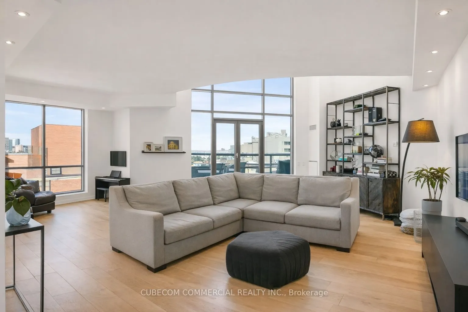 3 McAlpine Street #PH 903