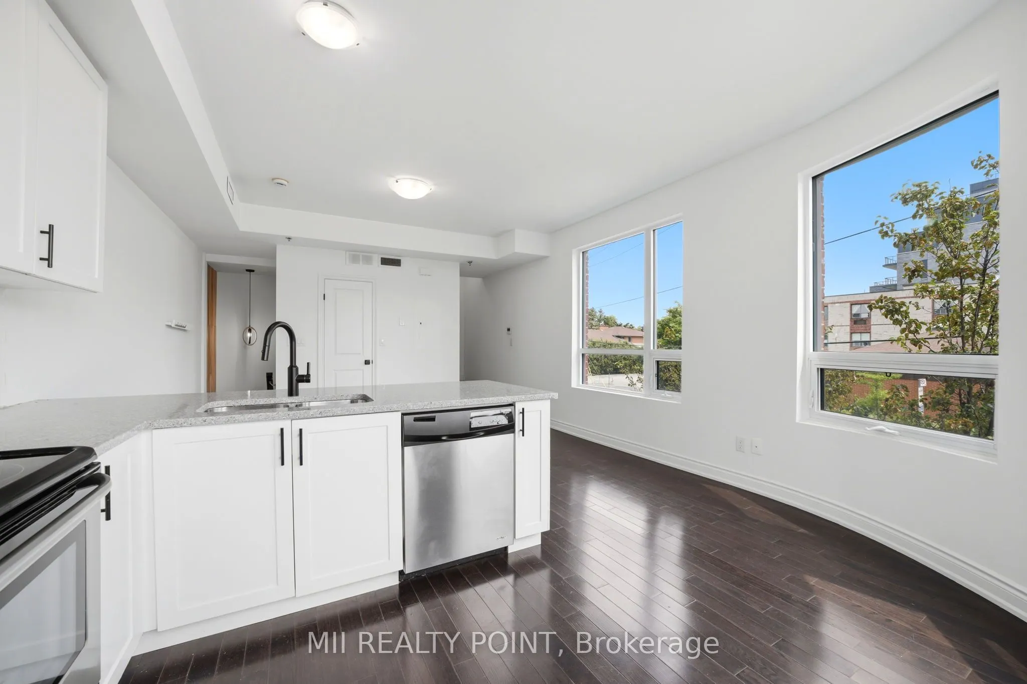 2 Maxwell Street #201