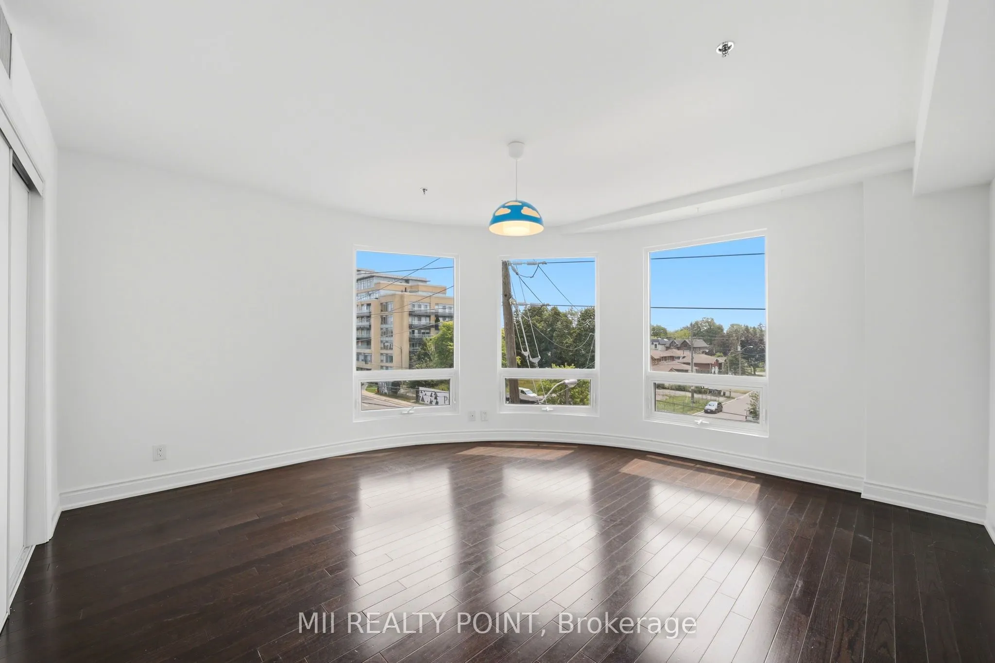 2 Maxwell Street #201
