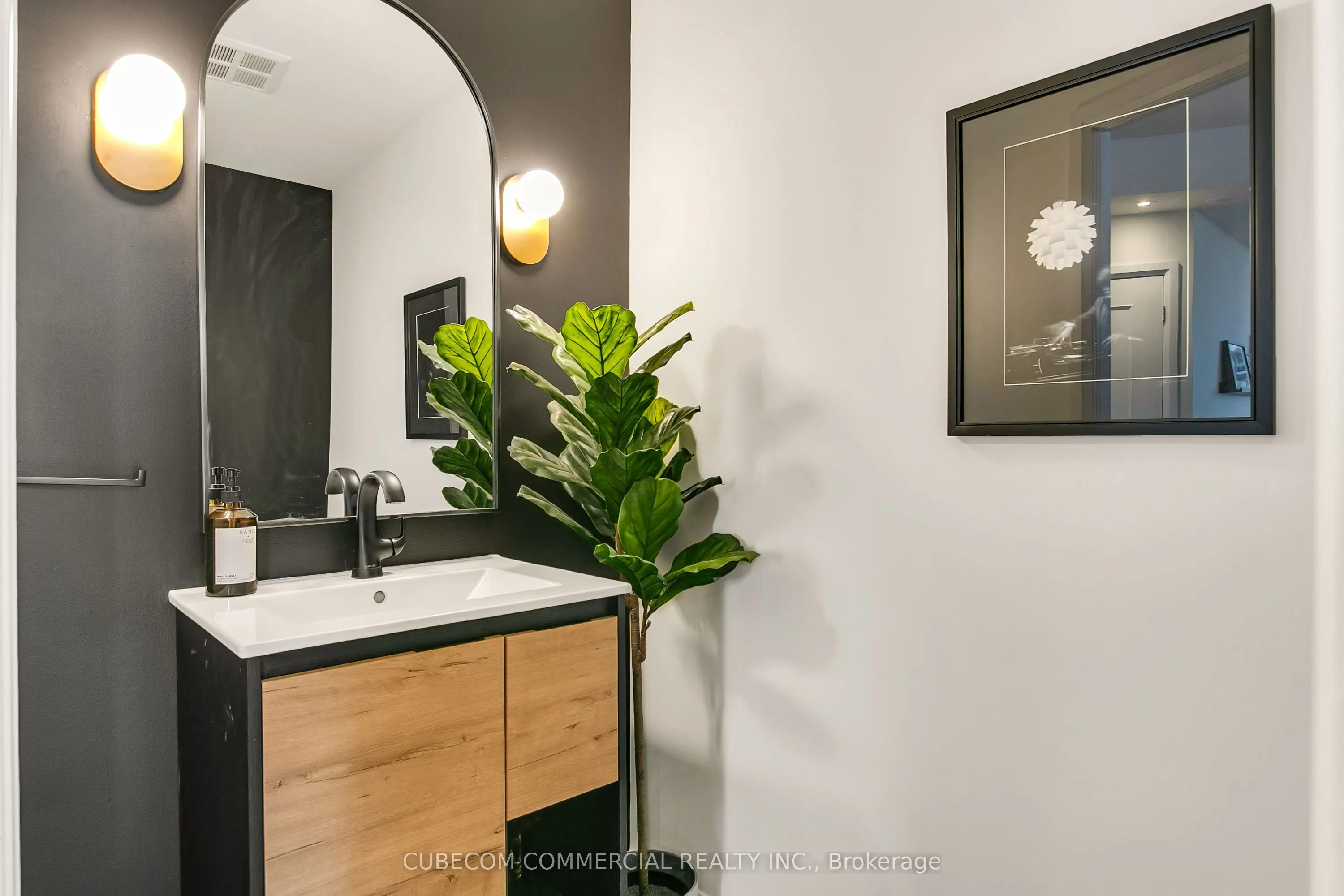 3 Mcalpine Street #PH 903
