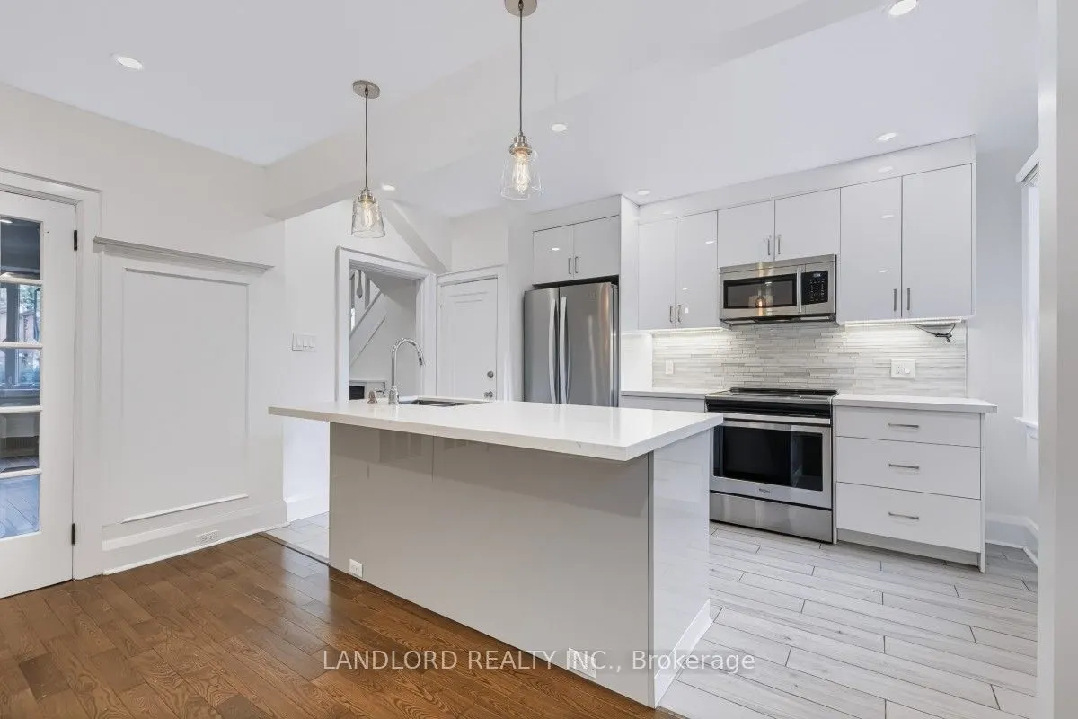 159 Lawrence Avenue W