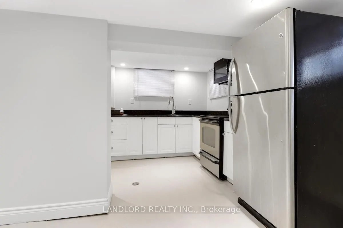 159 Lawrence Avenue W