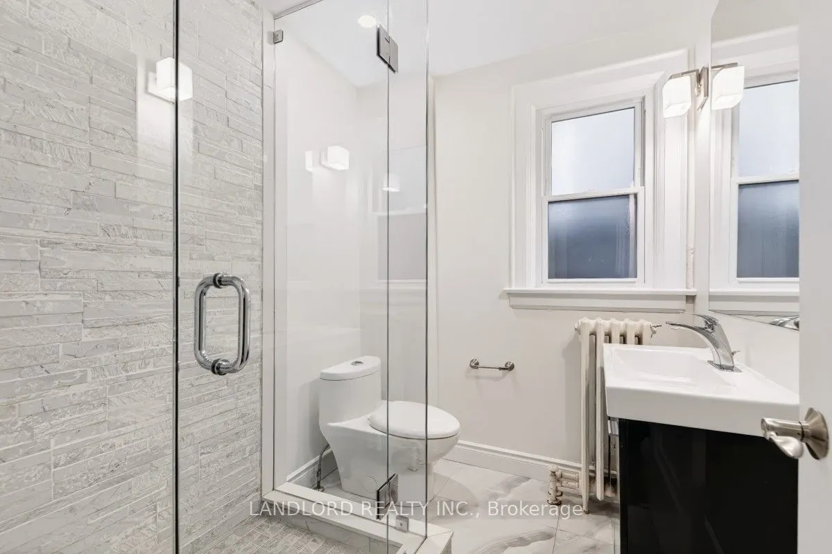 159 Lawrence Avenue W