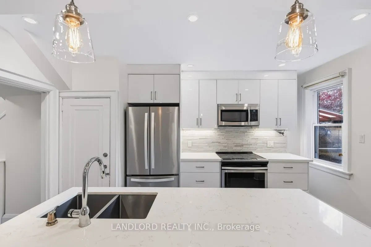 159 Lawrence Avenue W