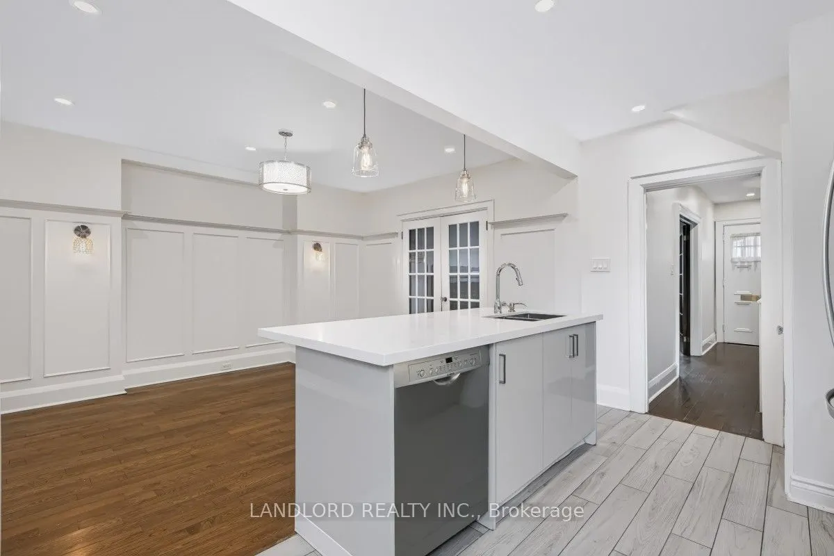 159 Lawrence Avenue W