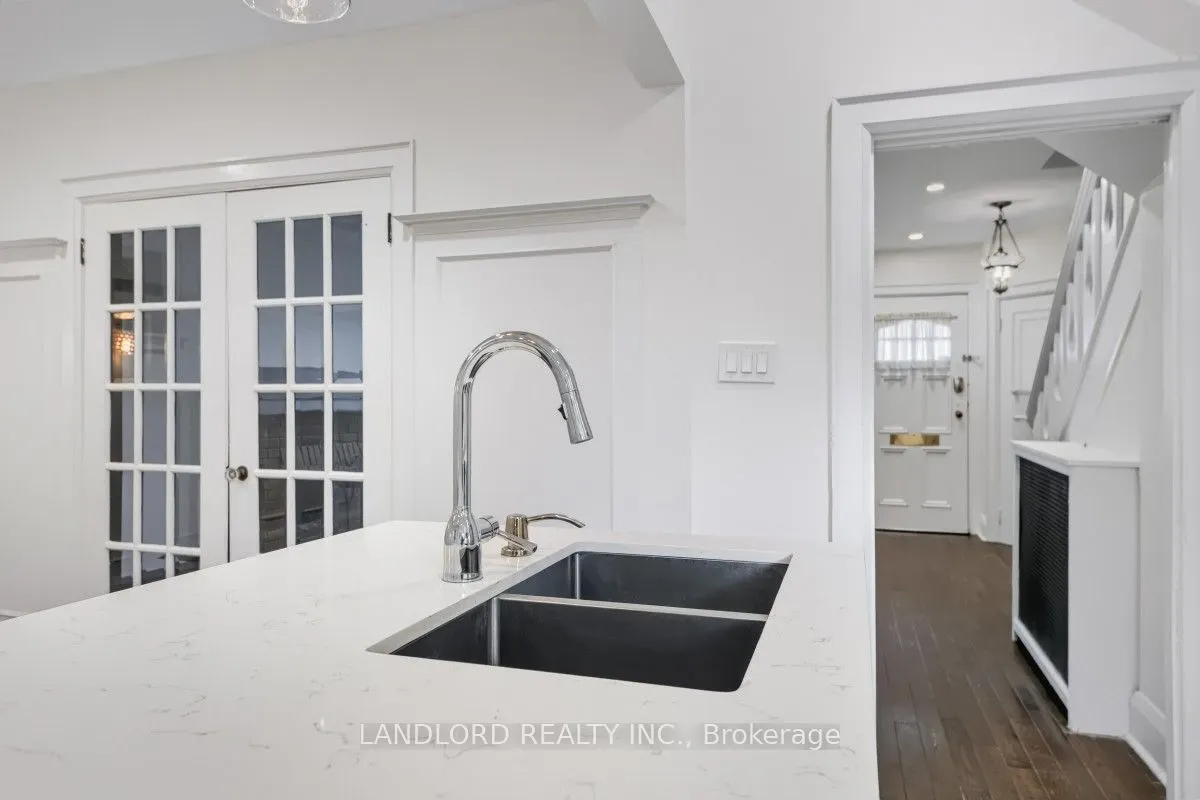 159 Lawrence Avenue W