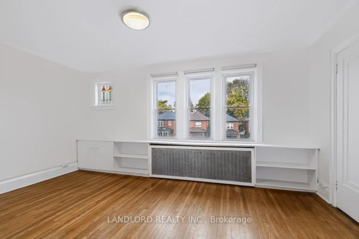 159 Lawrence Avenue W