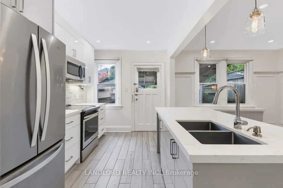 159 Lawrence Avenue W