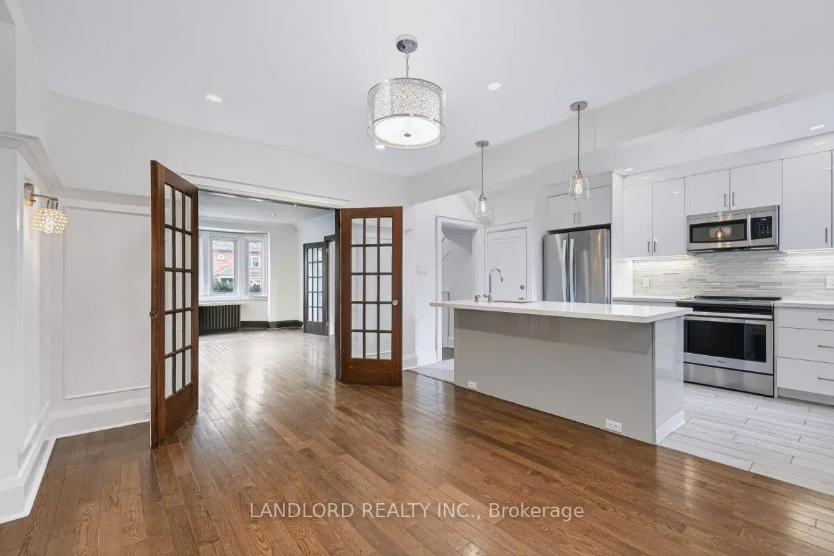 159 Lawrence Avenue W