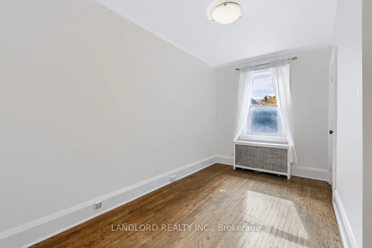 159 Lawrence Avenue W