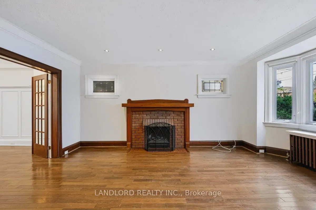 159 Lawrence Avenue W