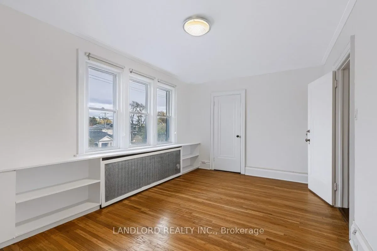 159 Lawrence Avenue W