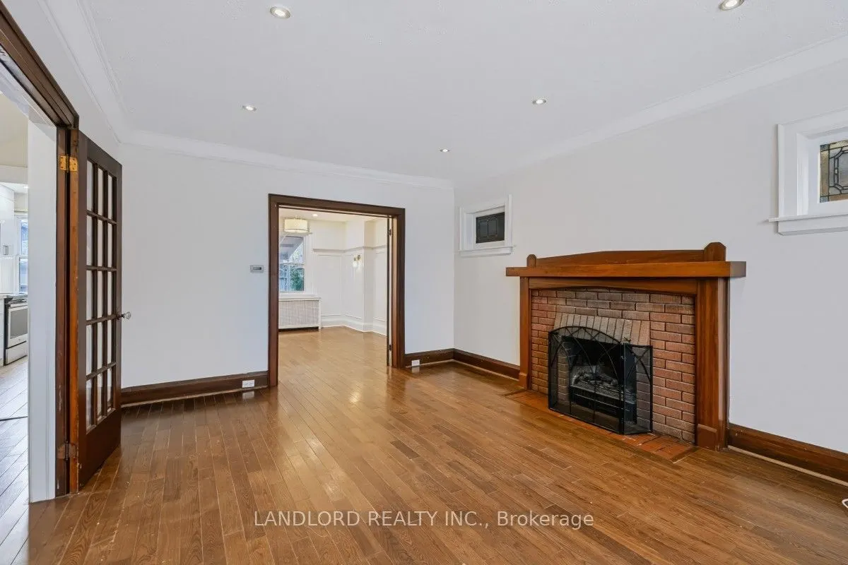 159 Lawrence Avenue W