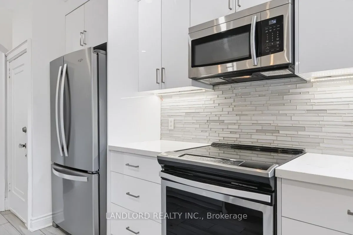 159 Lawrence Avenue W