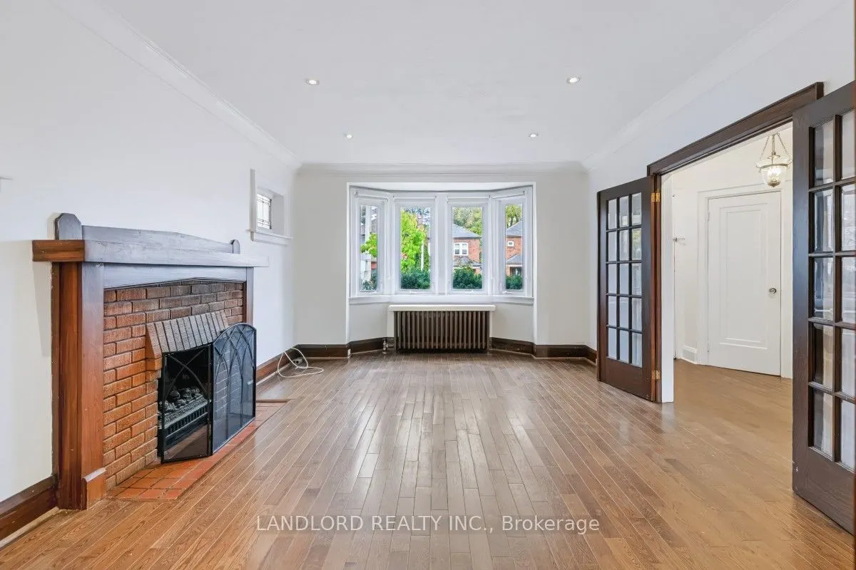 159 Lawrence Avenue W