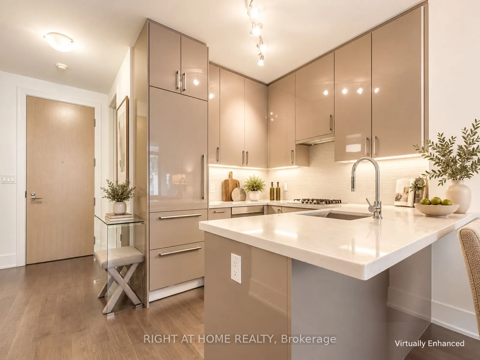 39 Queens Quay E #807