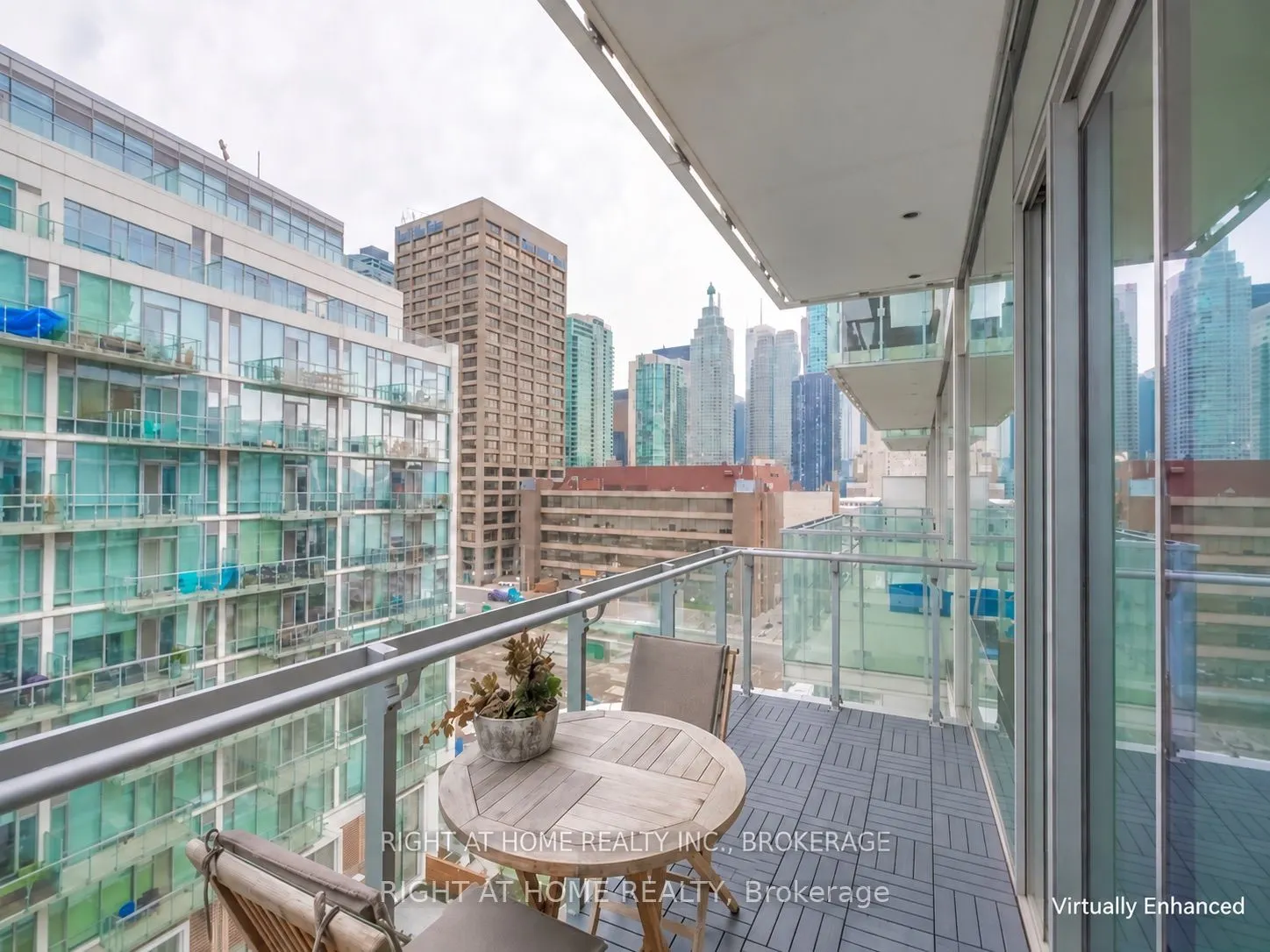 39 Queens Quay E #807
