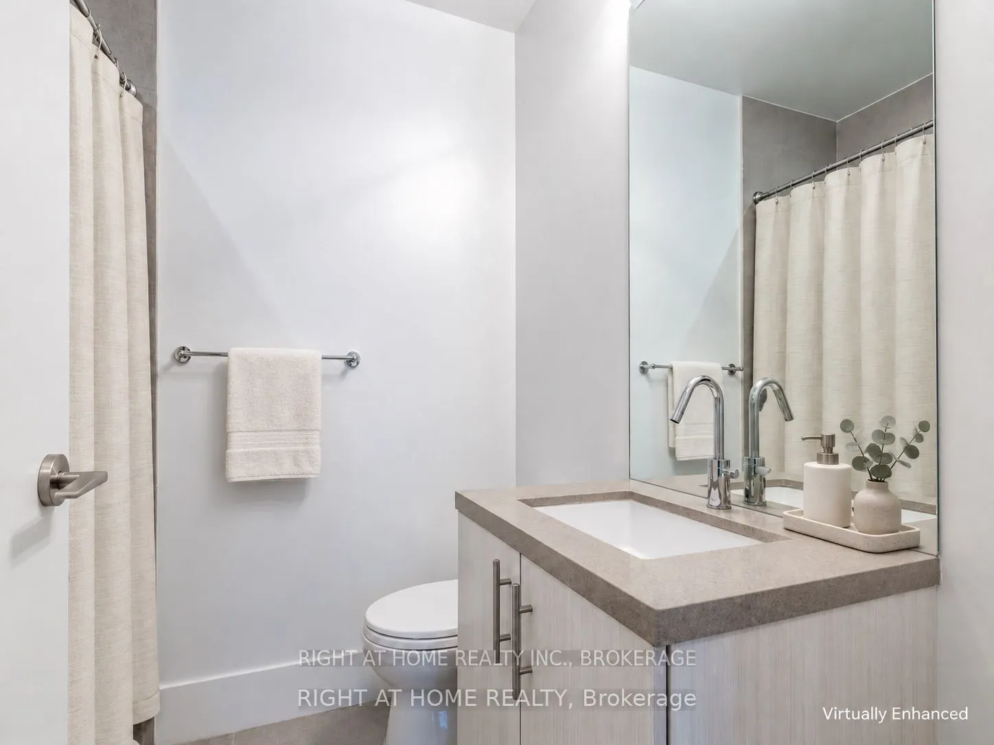 39 Queens Quay E #807