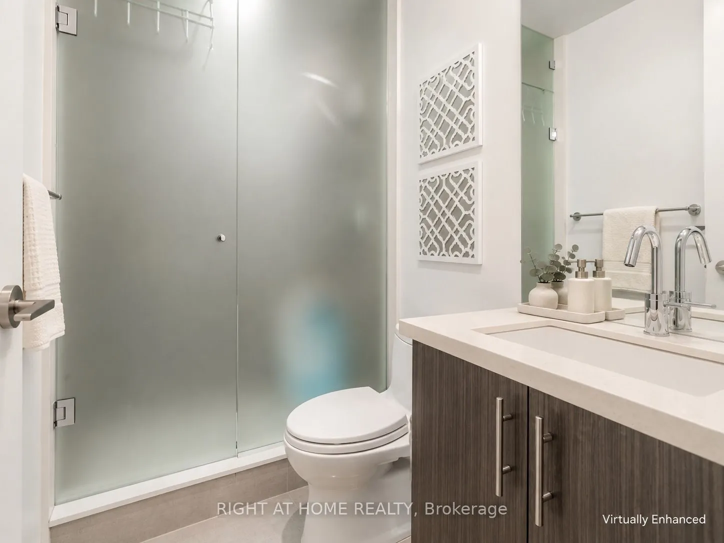 39 Queens Quay E #807