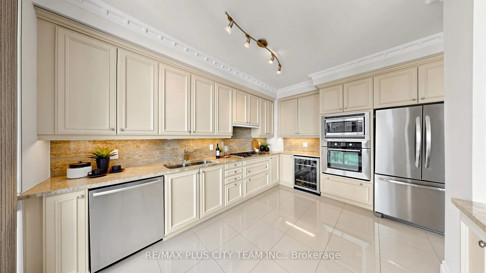 16 Harbour Street #4302