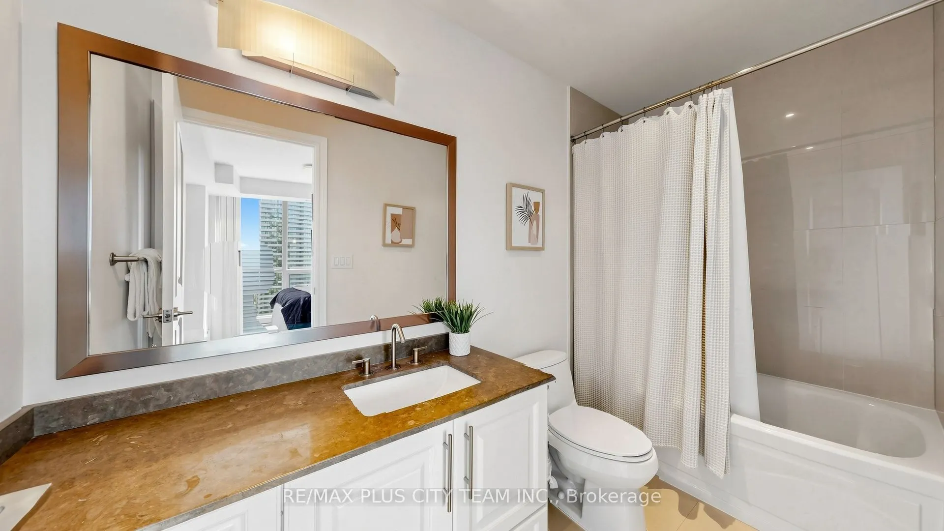 16 Harbour Street #4302