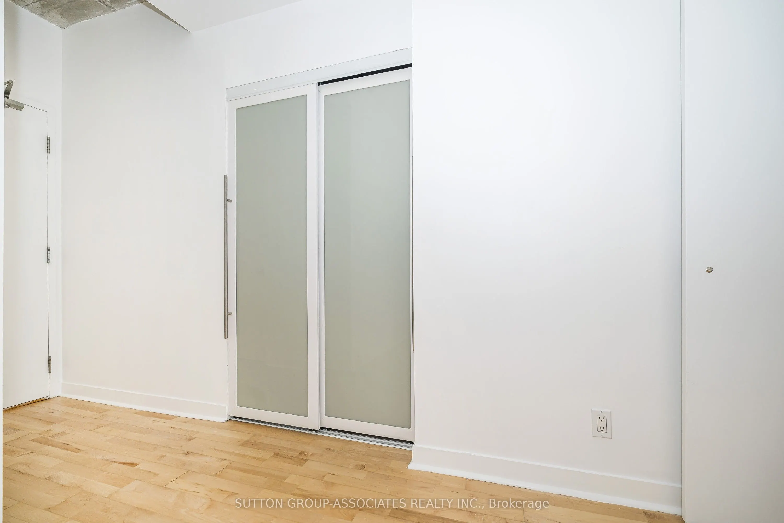 127 Queen Street E #405