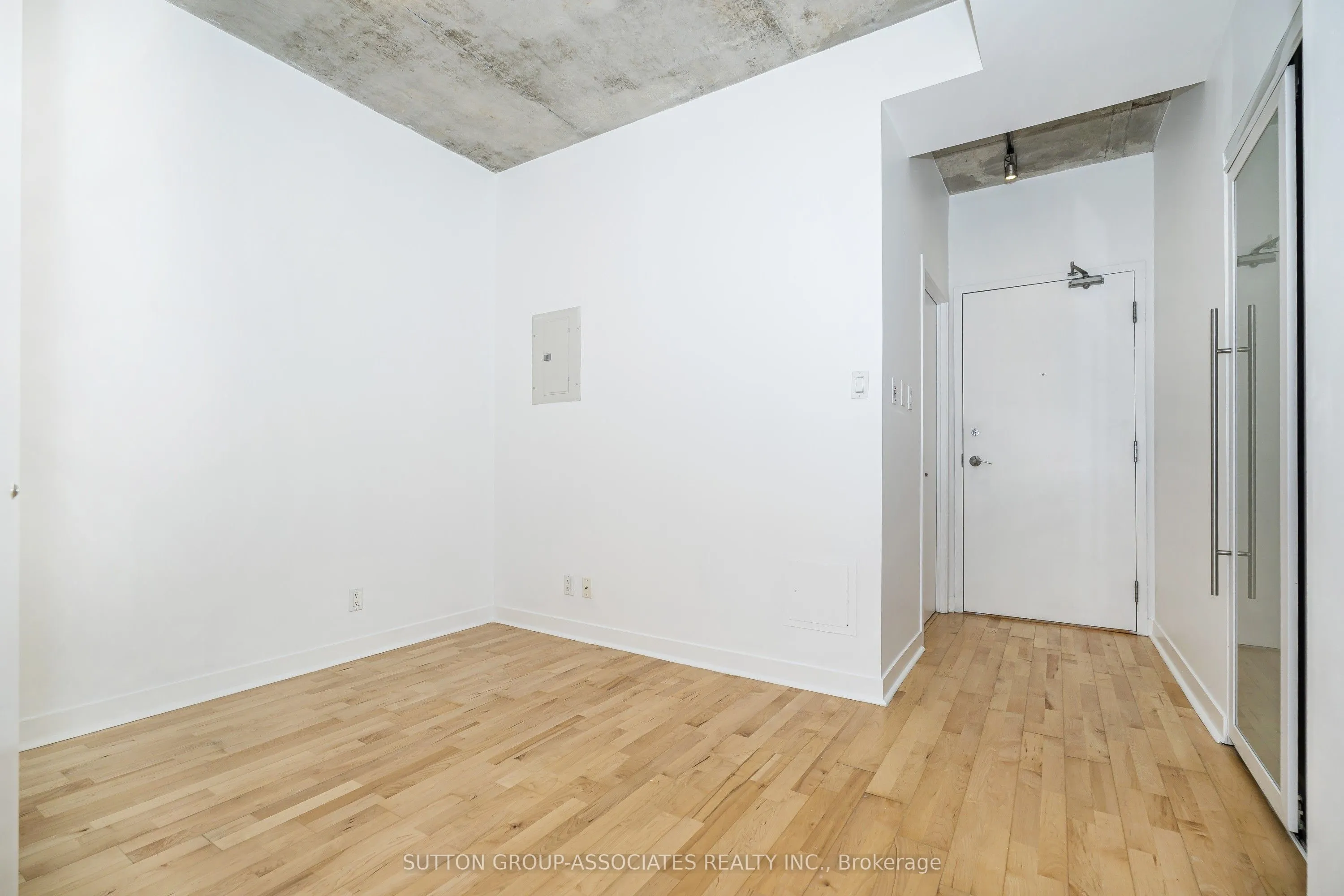 127 Queen Street E #405