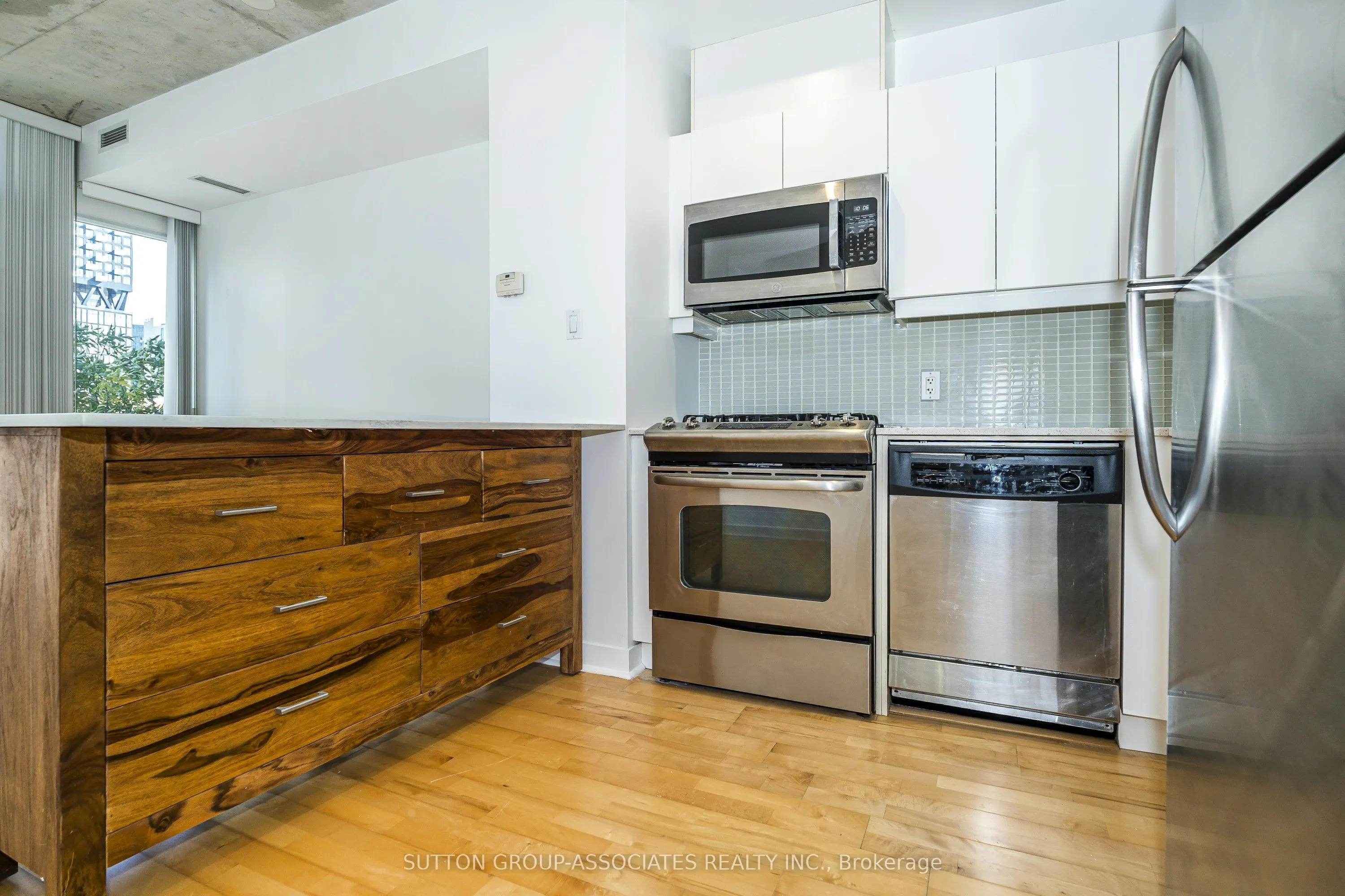 127 Queen Street E #405