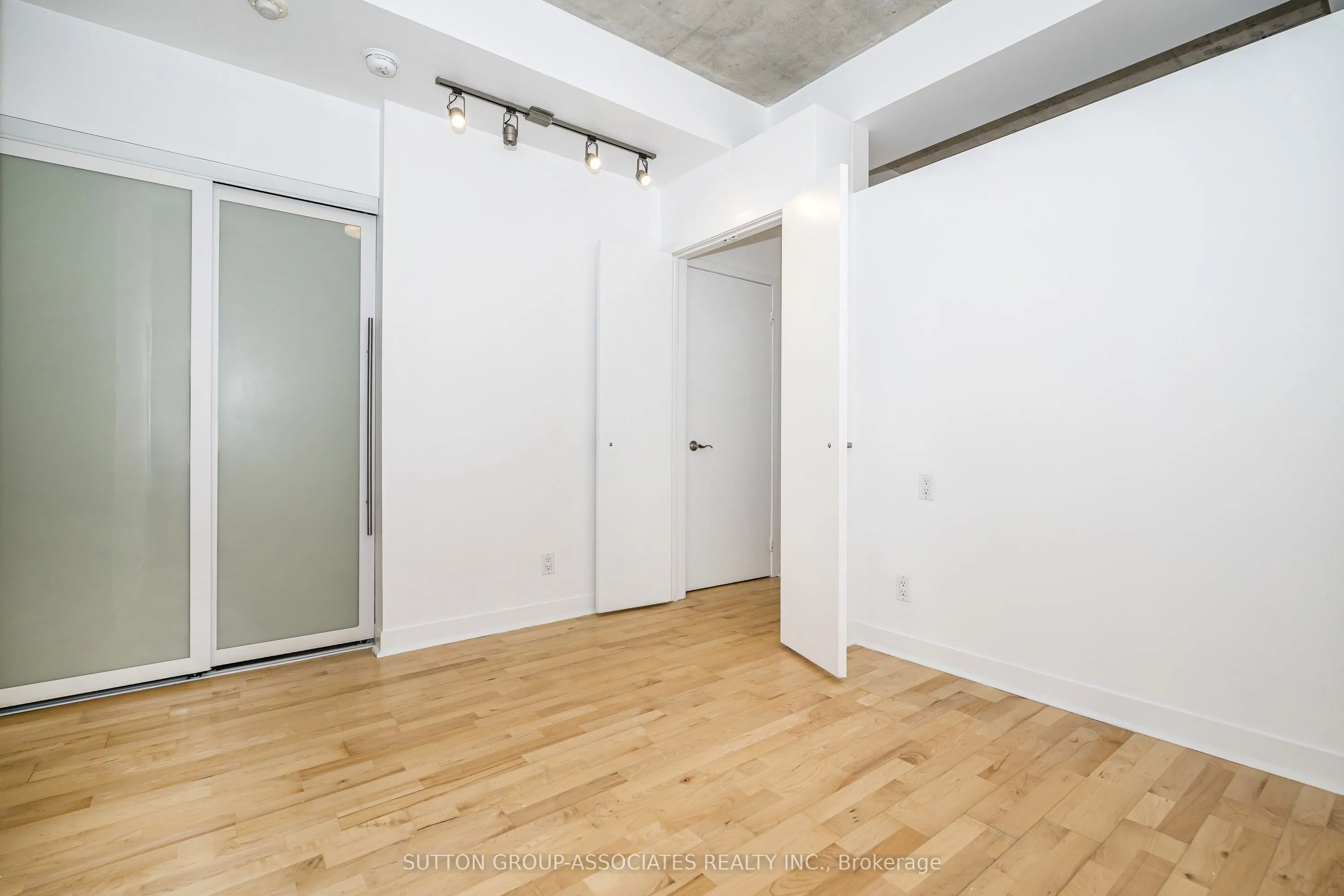 127 Queen Street E #405