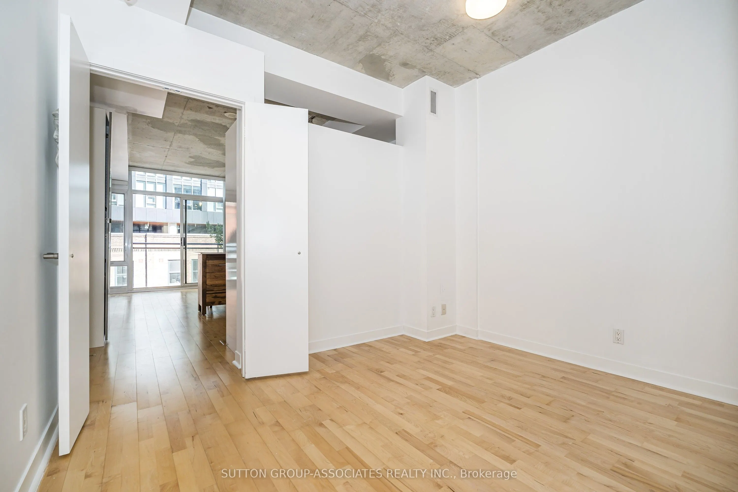 127 Queen Street E #405