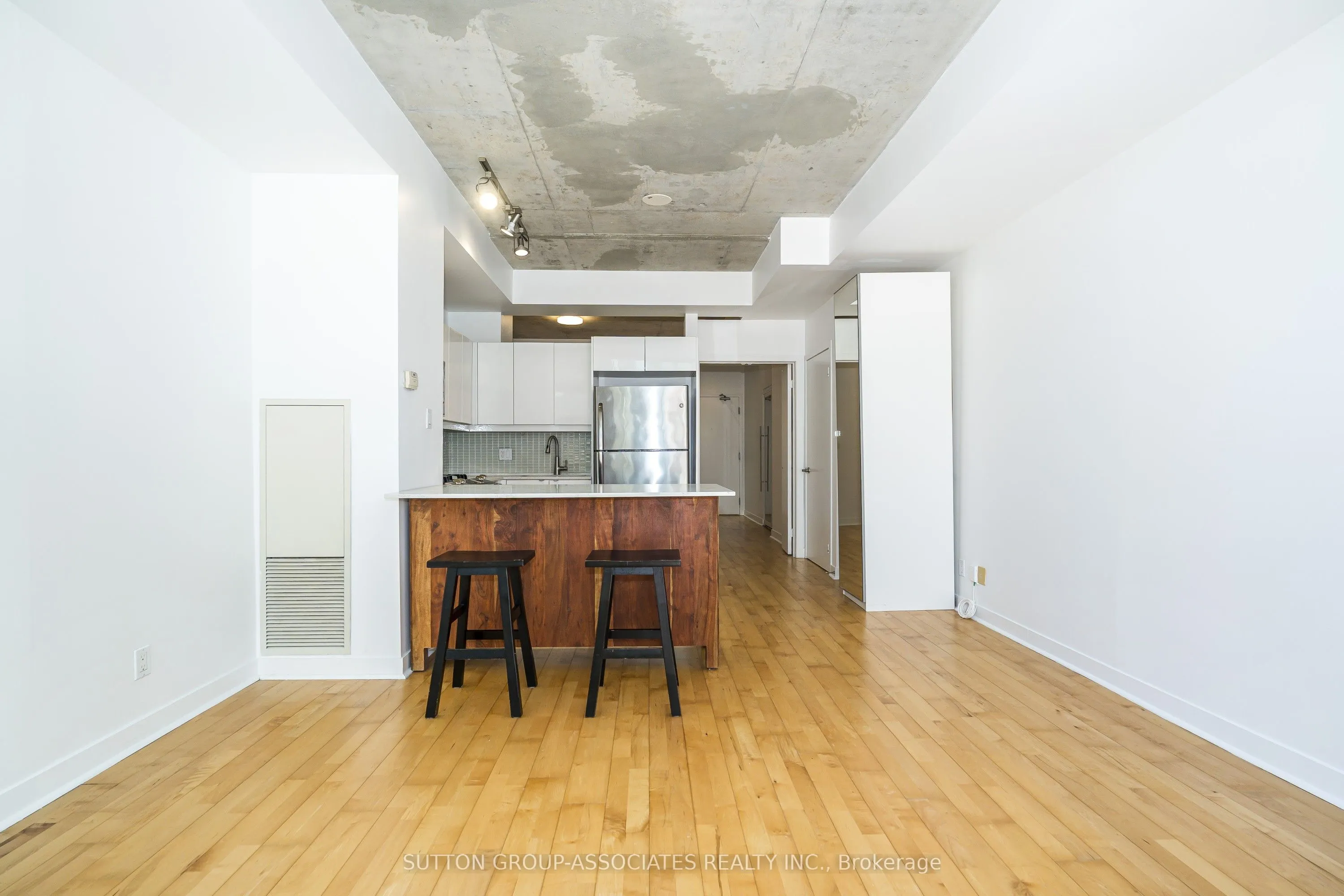127 Queen Street E #405