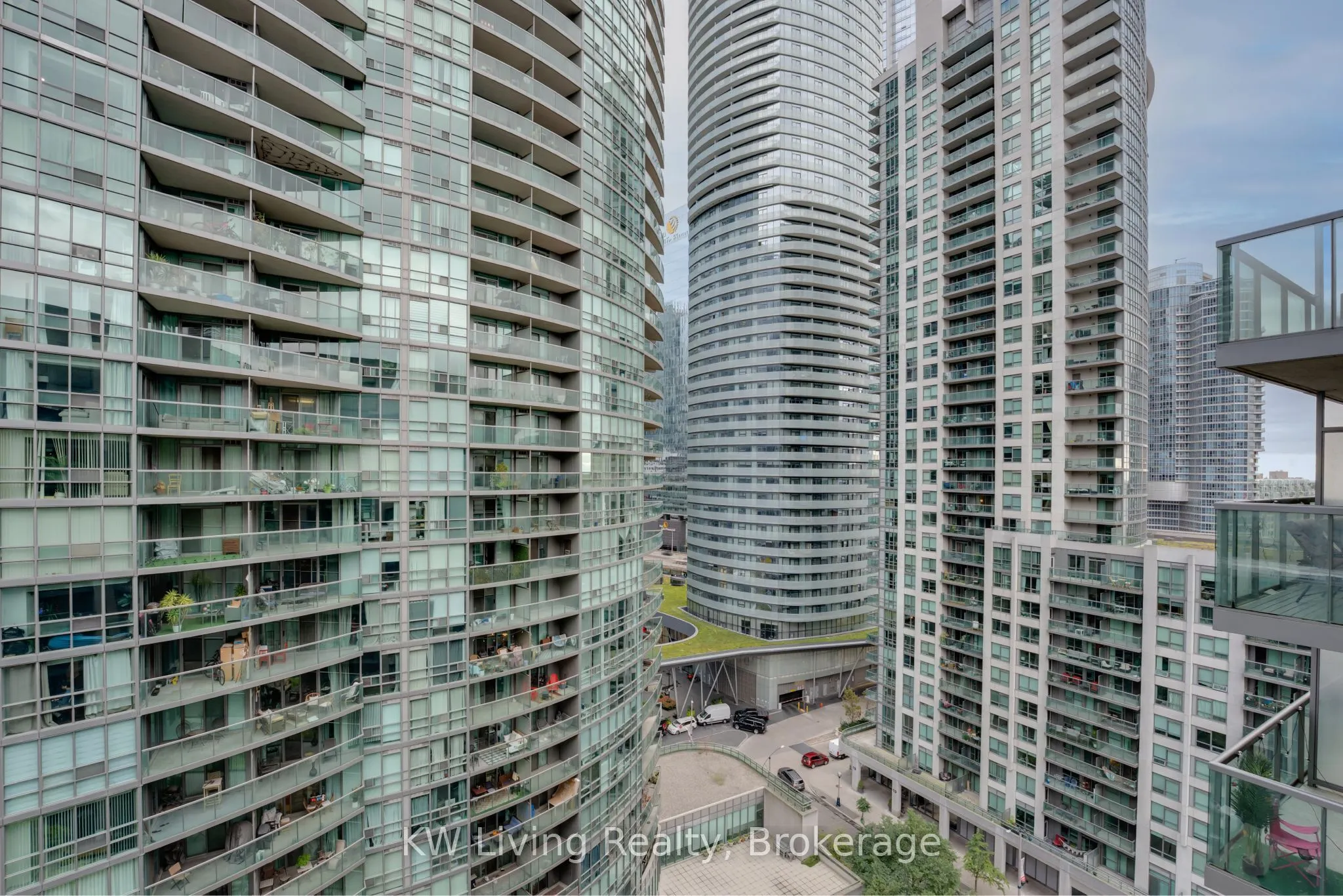 51 Lower Simcoe Street #1801