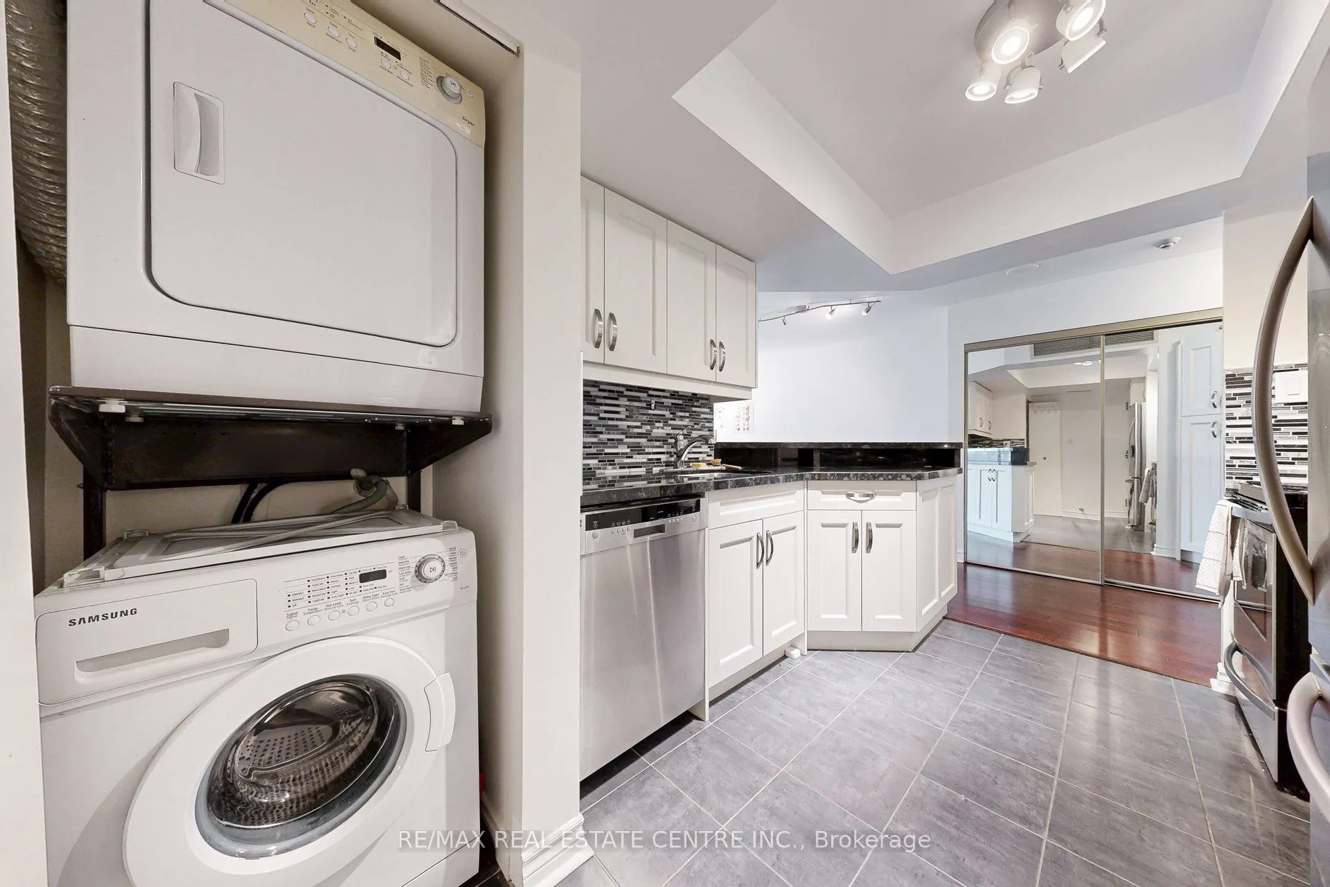 1001 Bay Street #601